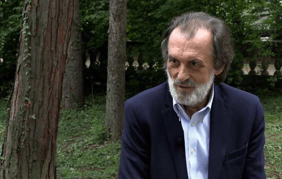 VUK DRAŠKOVIĆ SAMO U GAĆAMA PIMPLUJE LOPTU: Lider SPO bi ovu fotku verovatno najradije ZABORAVIO! (FOTO)